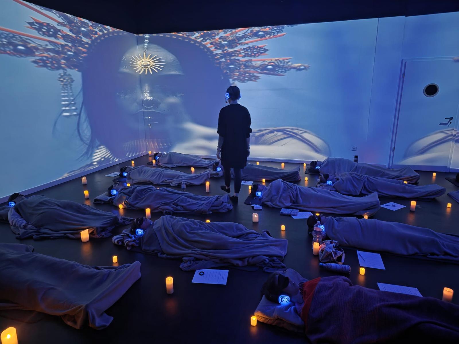 Session immersive bleue avec guide et bougies