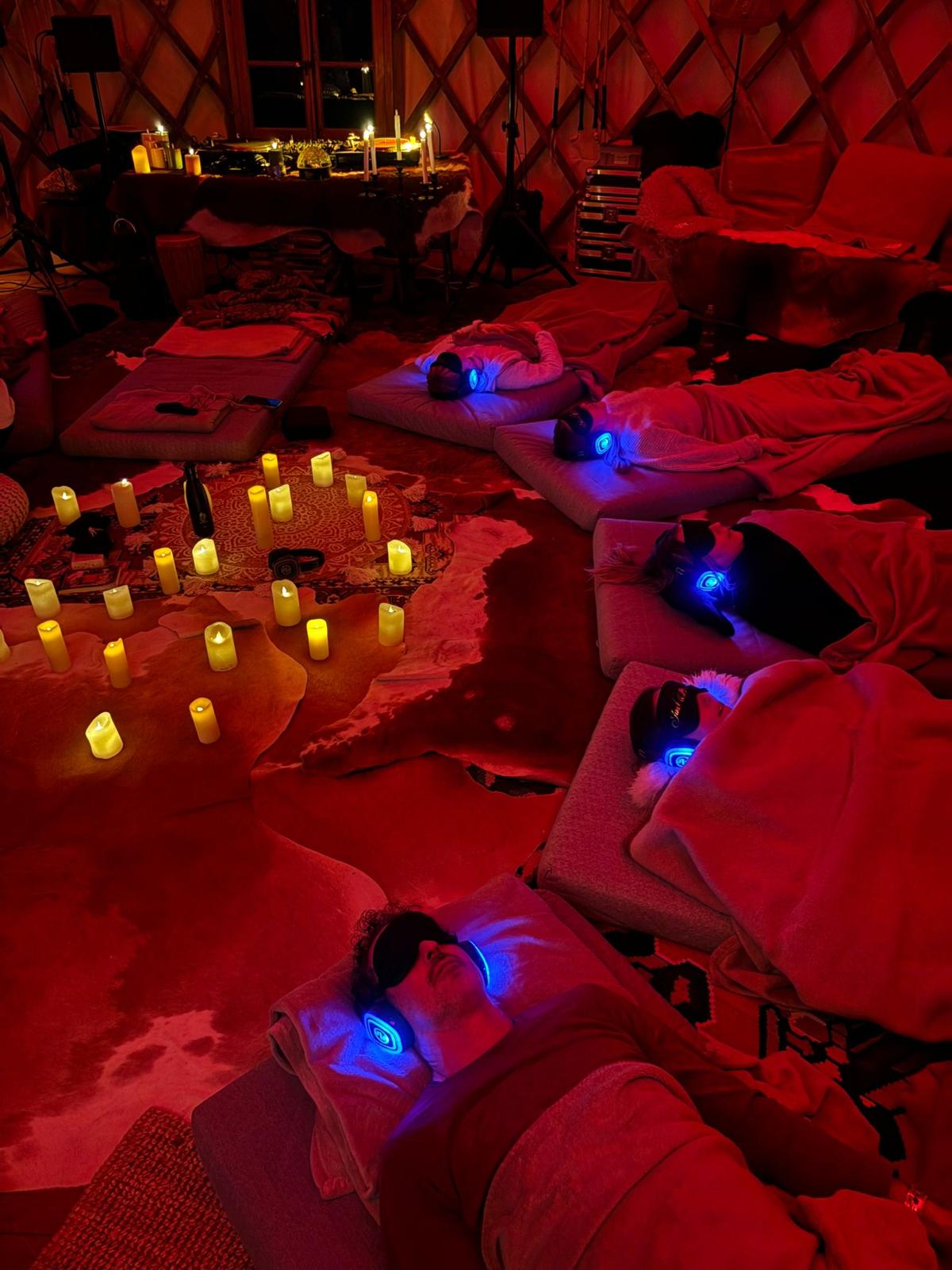 Séance collective éclairée à la bougie